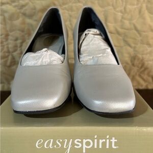Easy Spirit AntiGravity Women's 8.5 M Sheen Ice Leath Shoes.